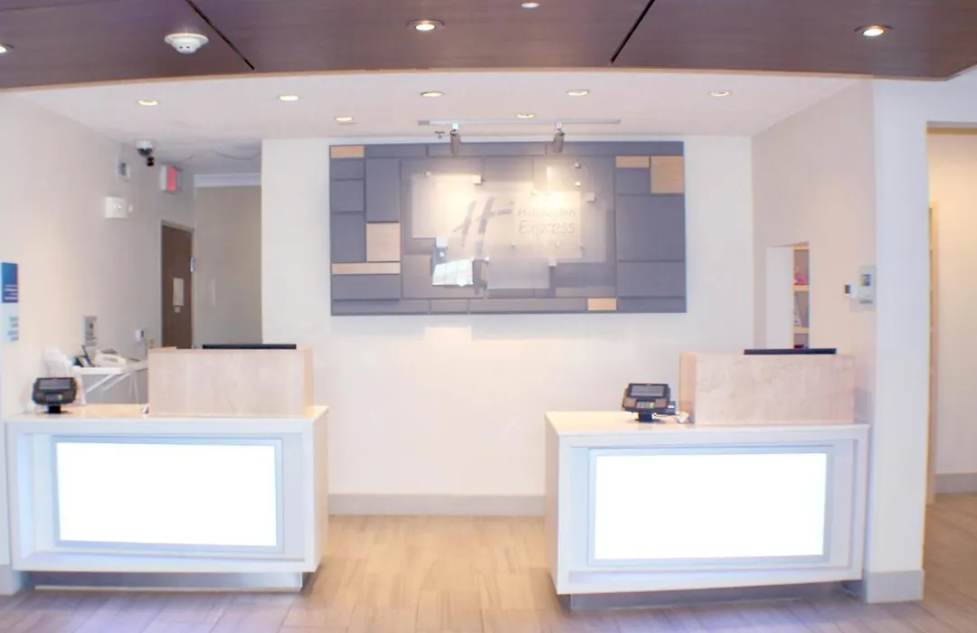 Holiday Inn Express & Suites Plainview By Ihg-1