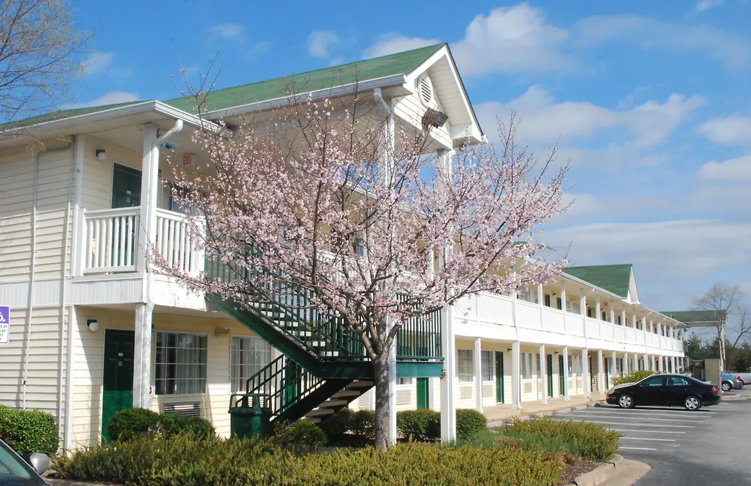 Intown Suites Extended Stay Atlanta Ga - Cumming-1