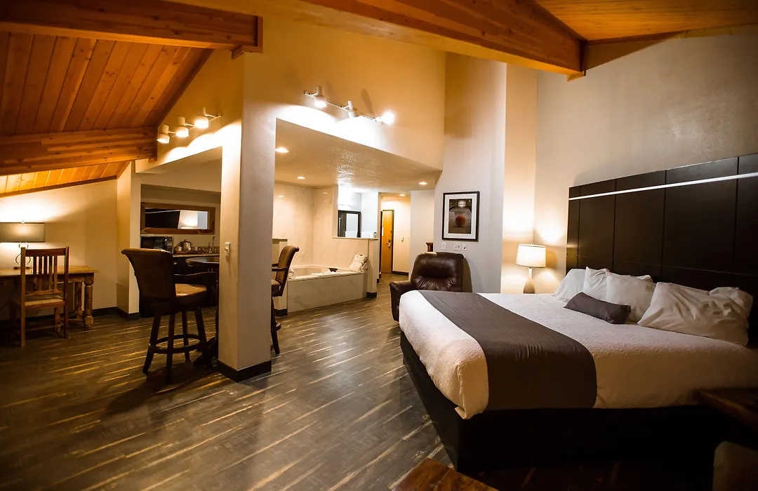 Ten Pin Inn & Suites-1