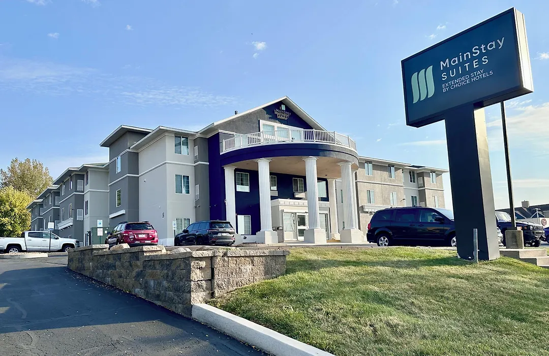 Mainstay Suites Madison Airport-1