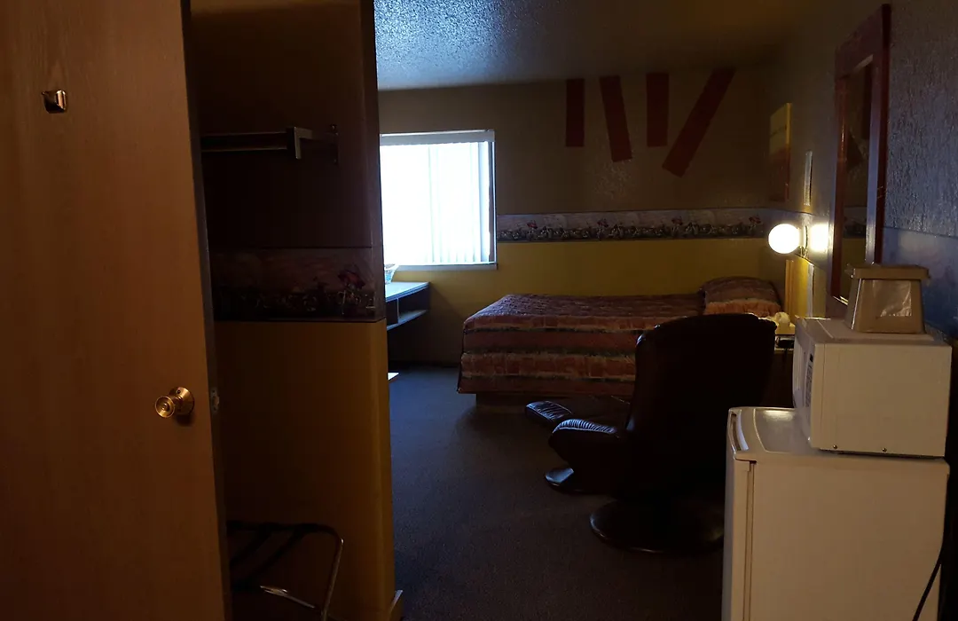 Earth Inn Motel-1