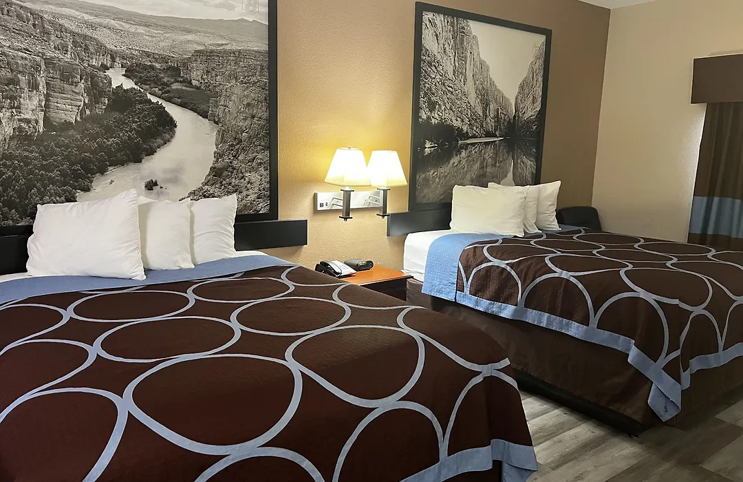 Hotel Piney Woods-1