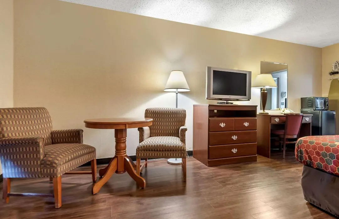 Econo Lodge Cortland Downtown-1