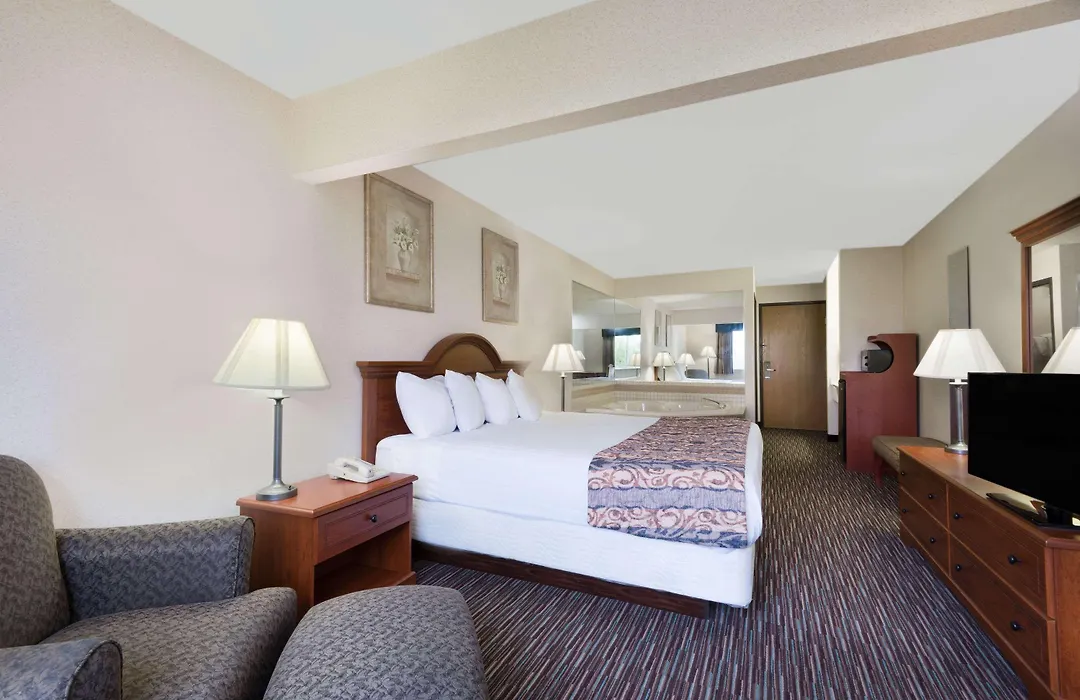 Baymont By Wyndham Columbus/Rickenbacker-1