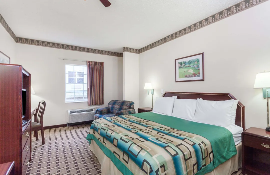 Days Inn & Suites By Wyndham Huntsville-1