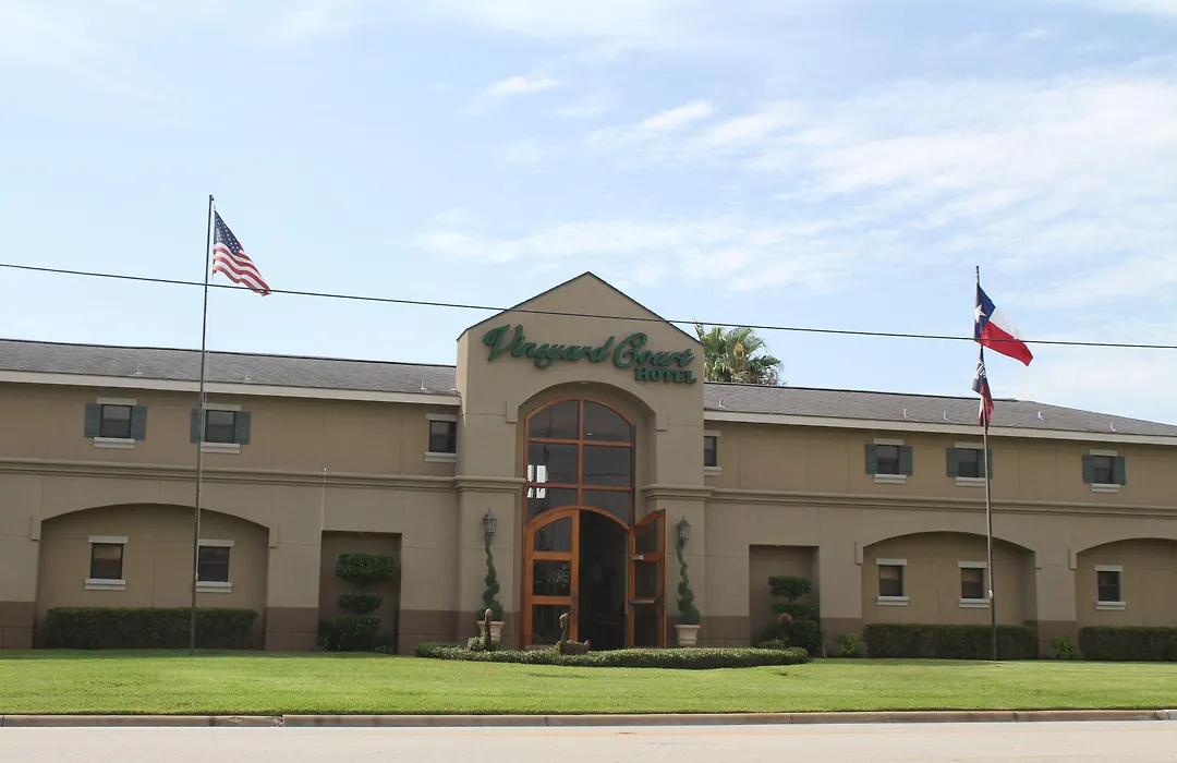 Vineyard Court Designer Suites Hotel-1