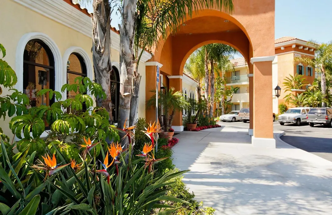 Cortona Inn And Suites Anaheim Resort-1