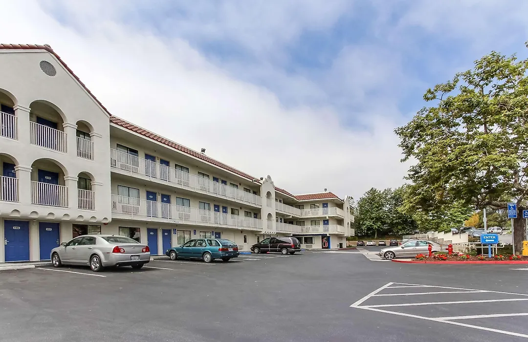 Hotel B5 -Watsonville-1