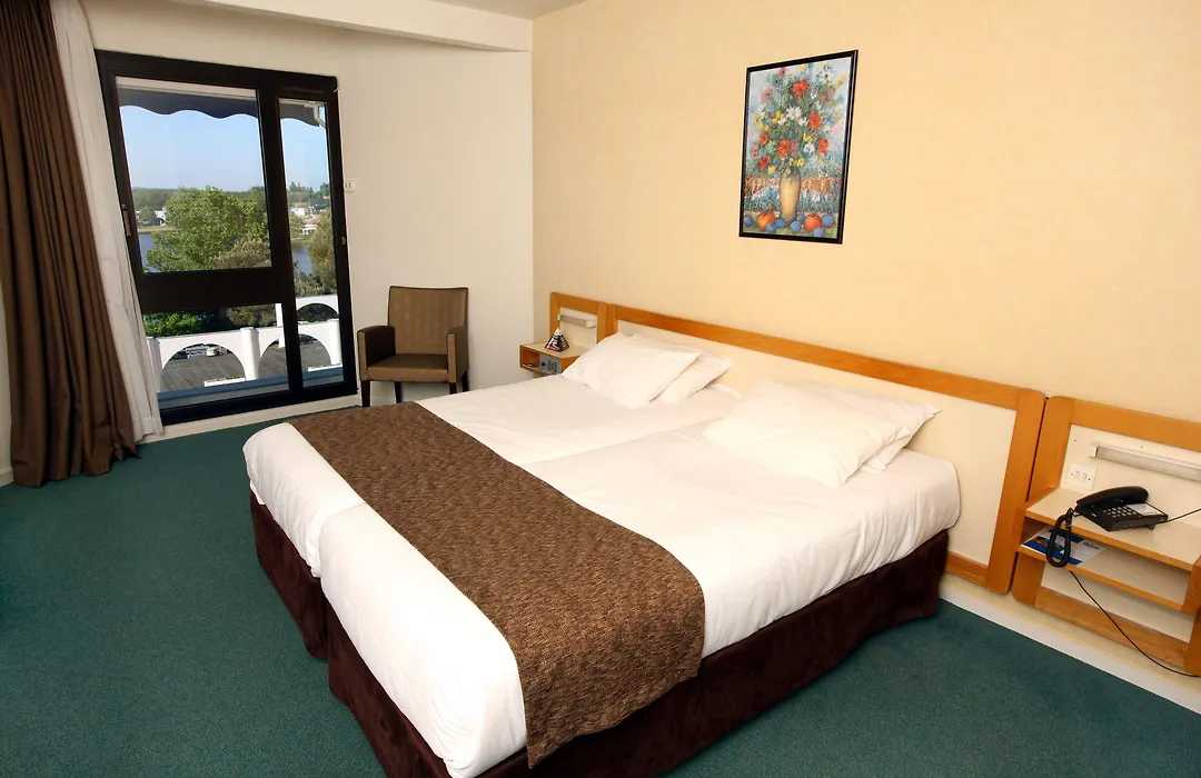 Brit Hotel du Lac-1