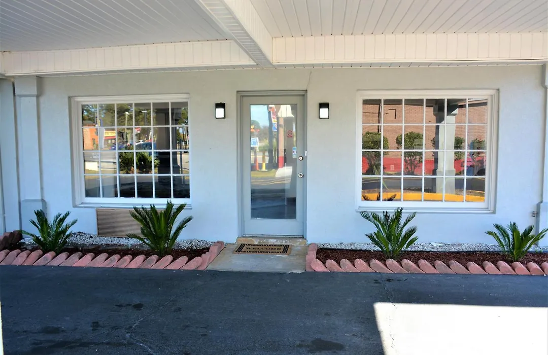 Travelodge By Wyndham Walterboro-1