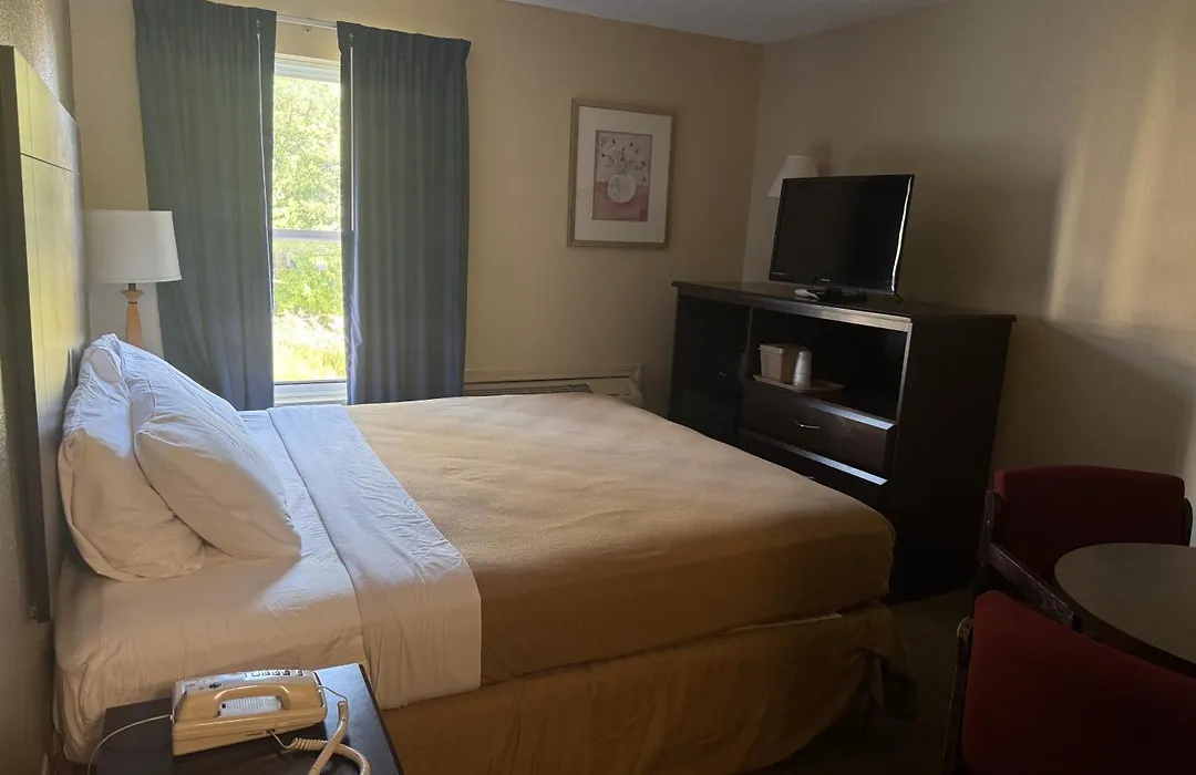 Clinton Inn & Suites-1