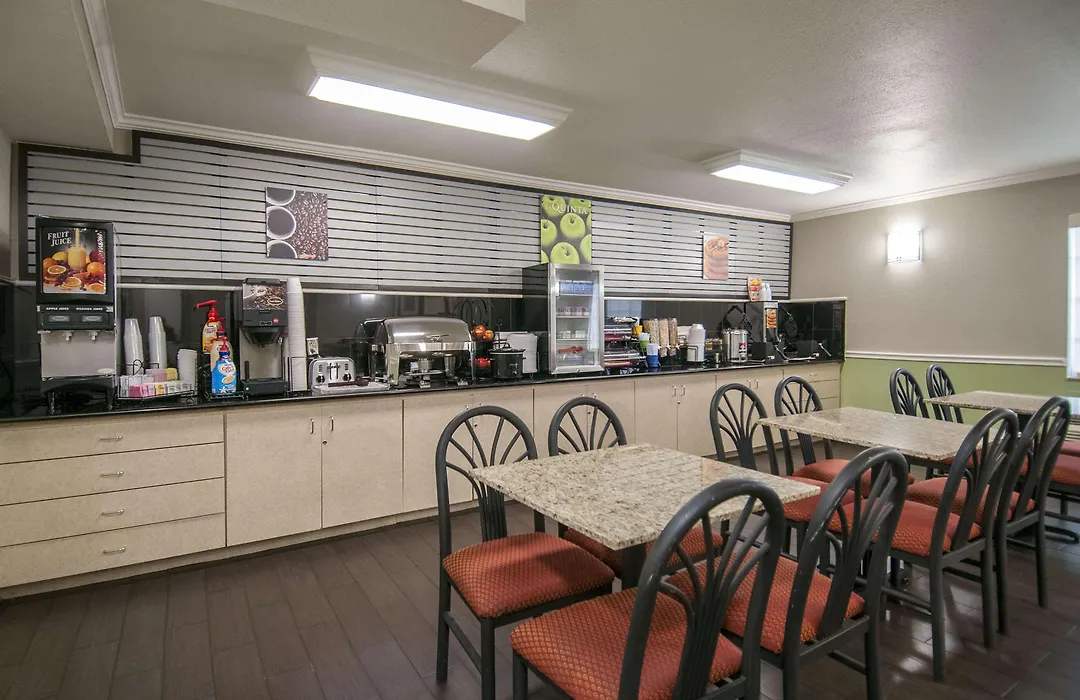 La Quinta Inn By Wyndham San Antonio Brooks City Base-1