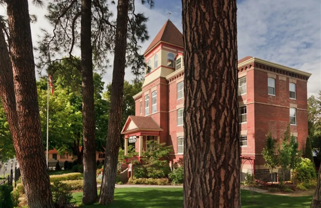 The Roosevelt Inn-1