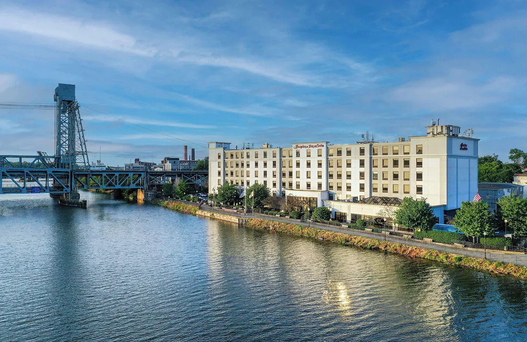 Hampton Inn & Suites Newark-Harrison-Riverwalk-1