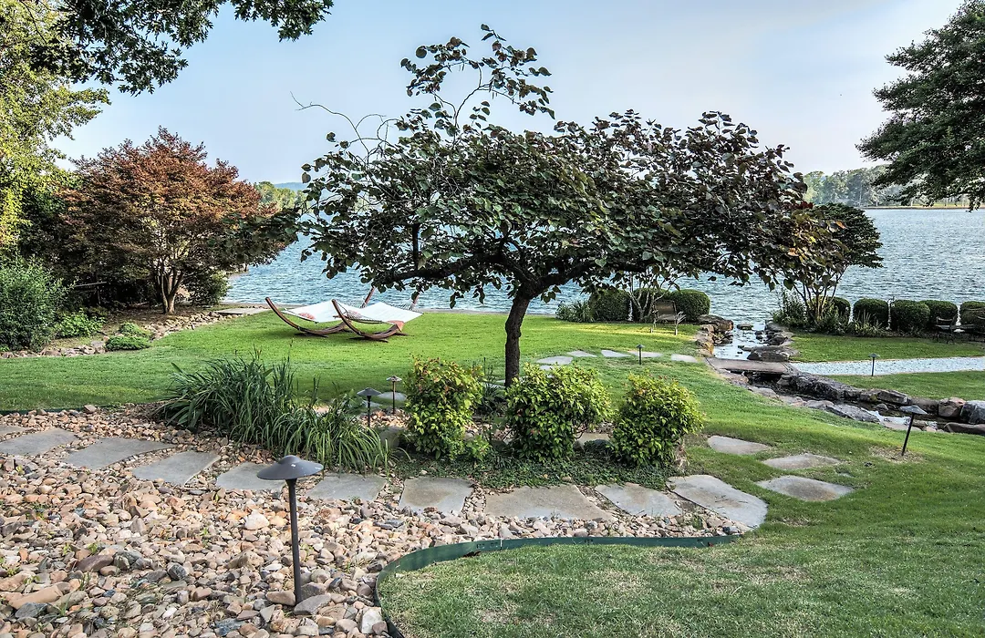Lookout Point Lakeside Inn-1