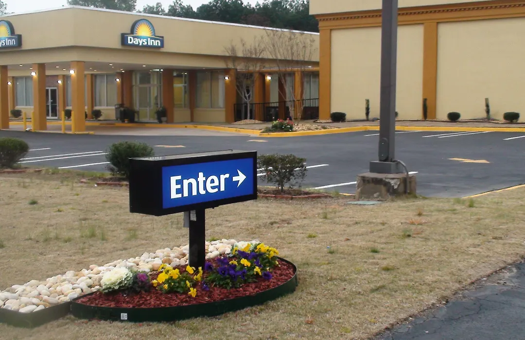 Days Inn By Wyndham Madison-1