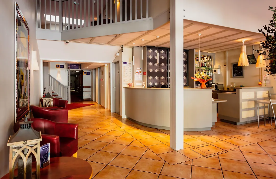 Brit Hotel Confort Nîmes Ouest - A9 sortie 25 - Pdj dès 5h30 - Parking PV - Terrasse&jardin - Pet friendly - Séminaire - Accueil groupe-1