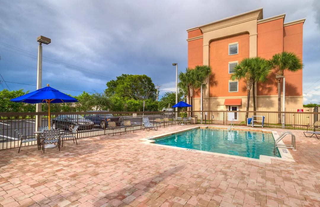 Hampton Inn & Suites Cape Coral / Fort Myers-1