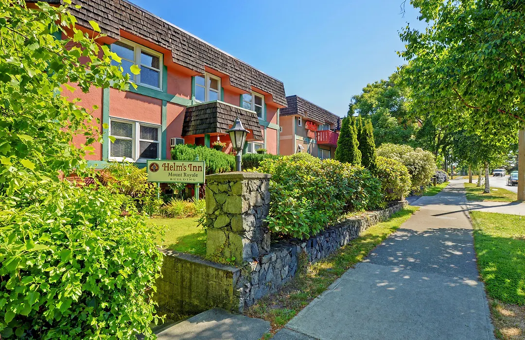 Helm'S Inn-1