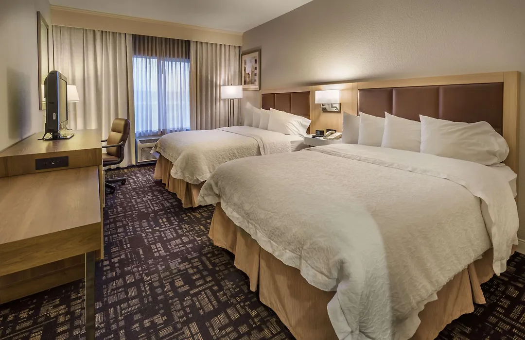 Hampton Inn & Suites Reno-1