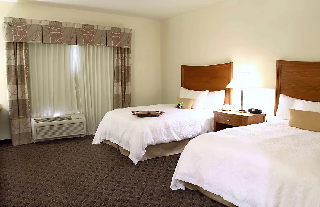 Hampton Inn & Suites Chesapeake-Square Mall-1