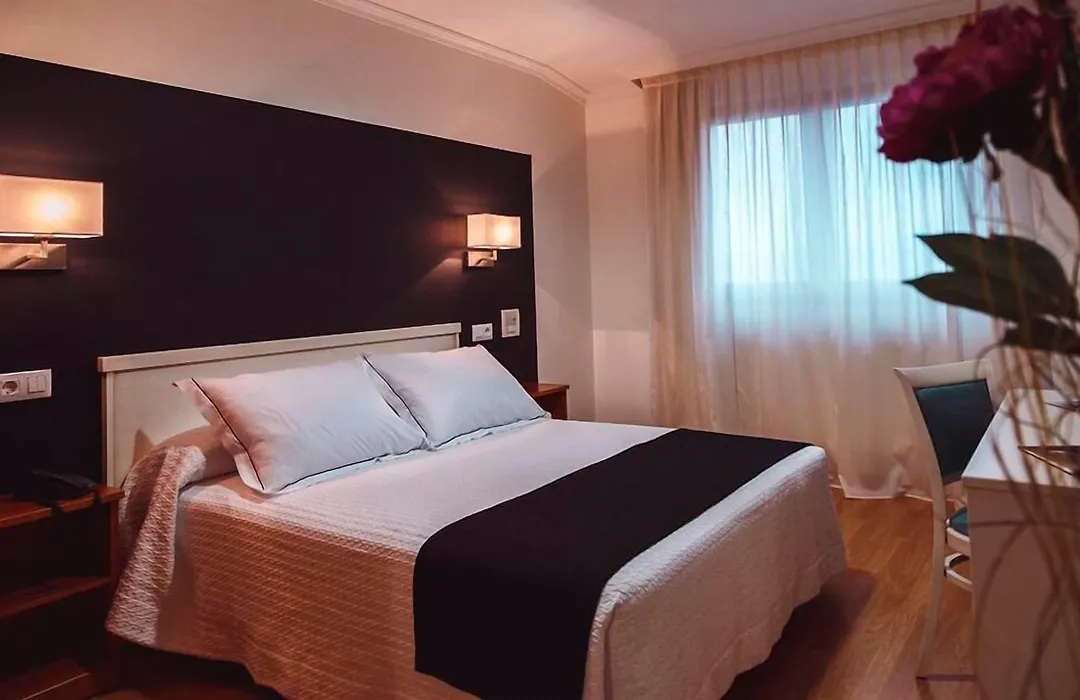 Hotel Lombiña-1