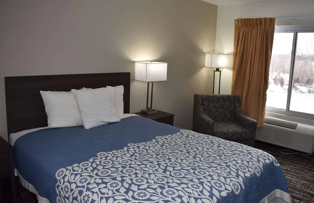 Super 8 By Wyndham Grand Island-1