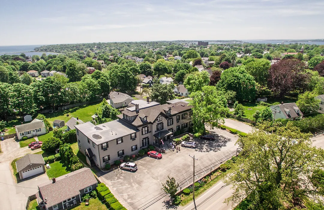 The Carriage House Inn Newport-1