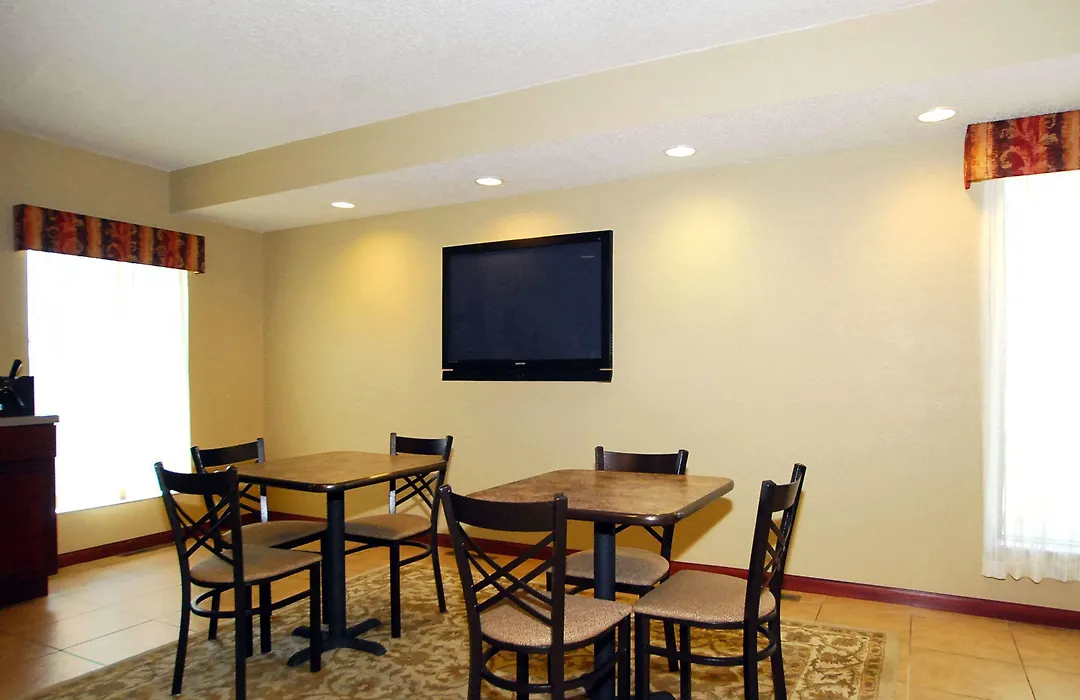Econo Lodge Inn & Suites Kearney South-1