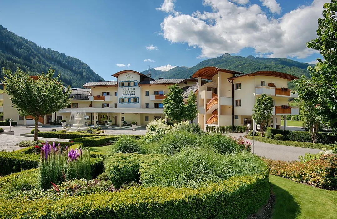 Alpenpalace Luxury Hideaway & Spa Retreat-1