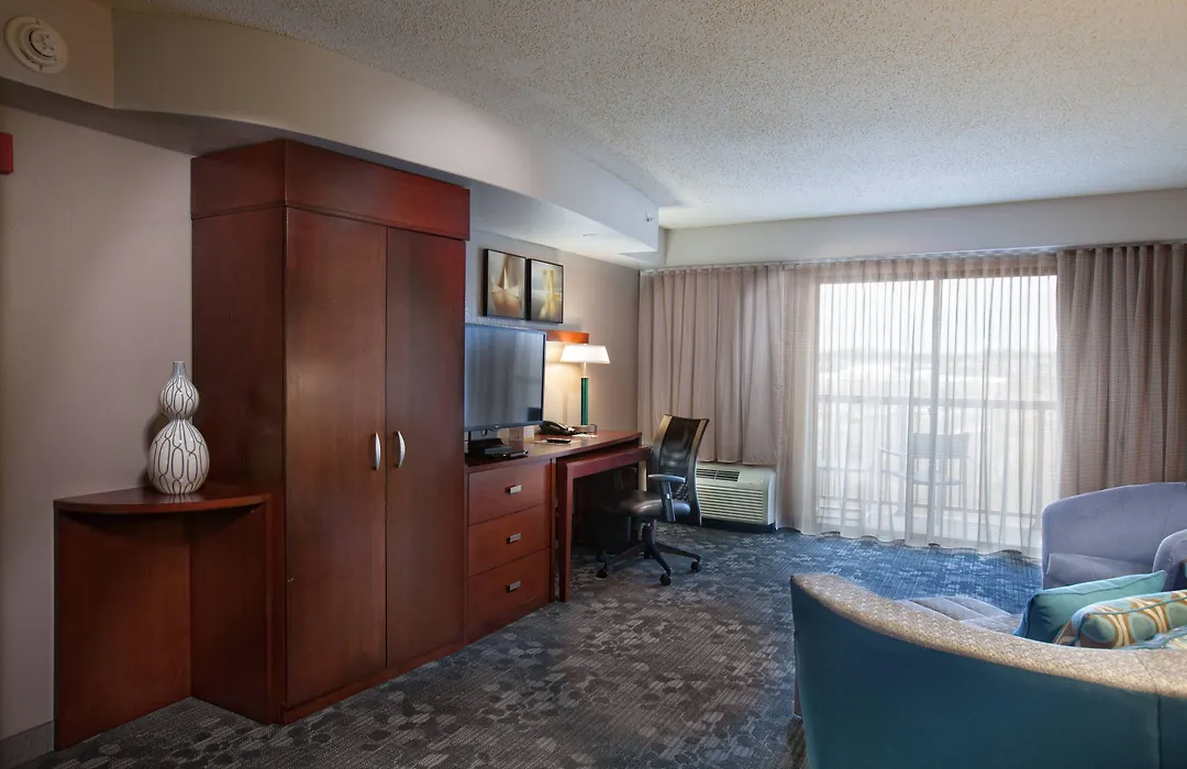 Courtyard By Marriott Fayetteville-1