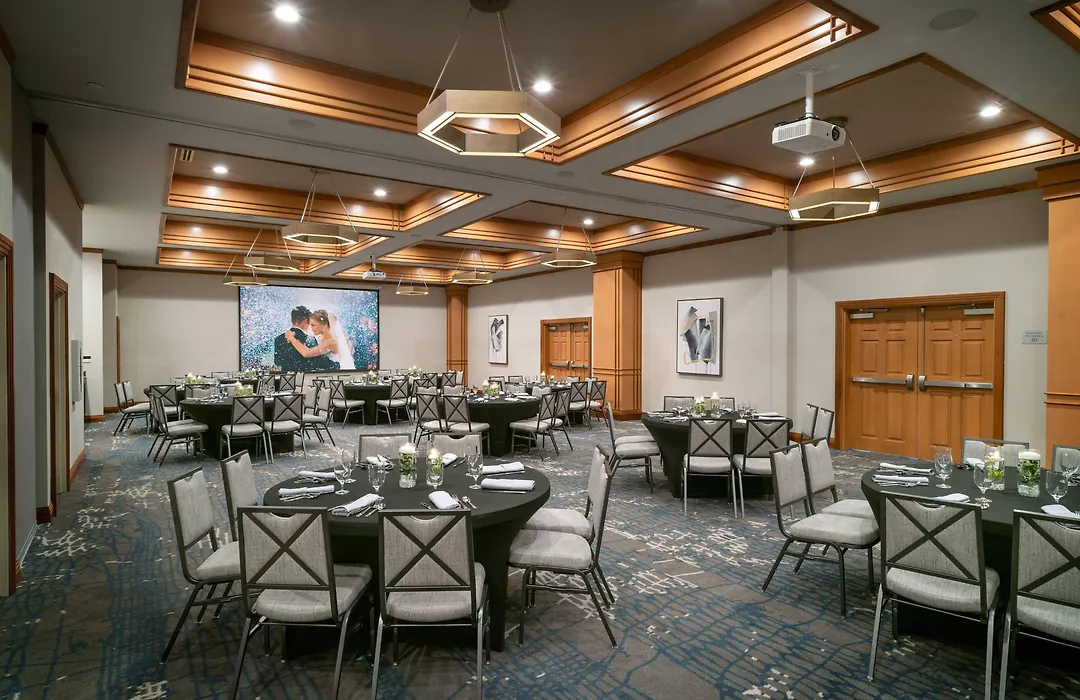 Delta Hotels By Marriott Huntington Mall-1