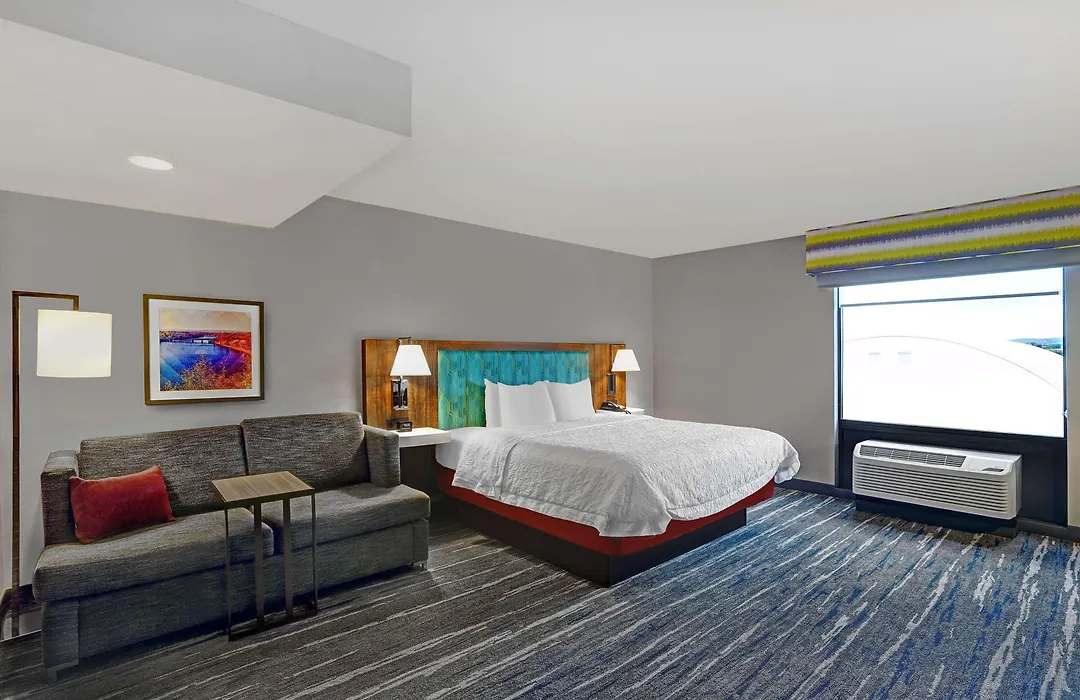 Hampton Inn Utica-1