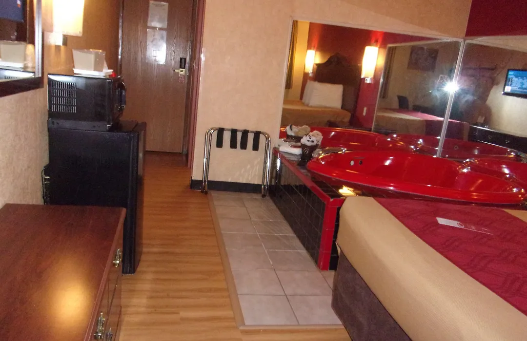 Econo Lodge-1