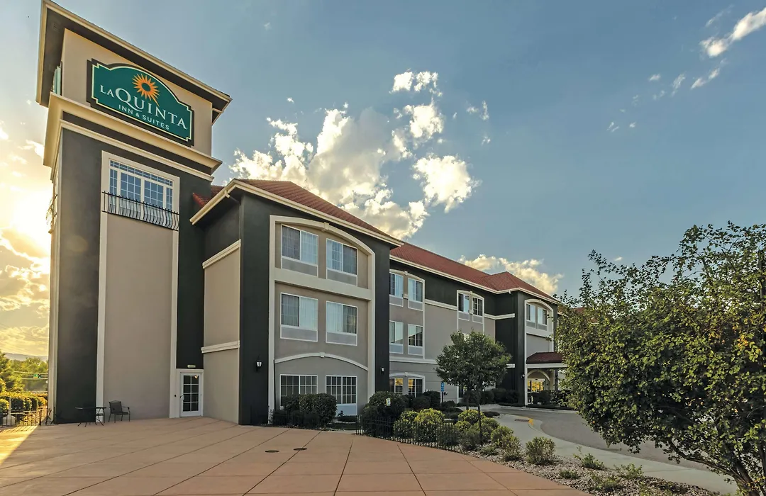 La Quinta Inn & Suites By Wyndham Loveland Estes Park-1