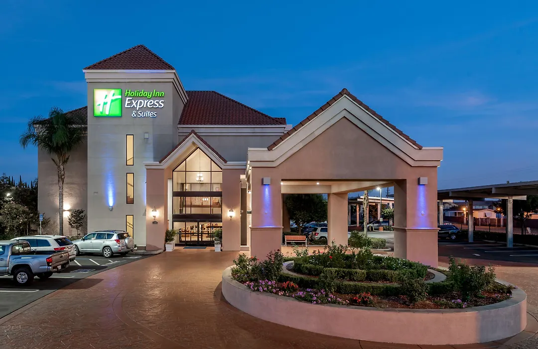 Holiday Inn Express & Suites Lathrop By Ihg-1