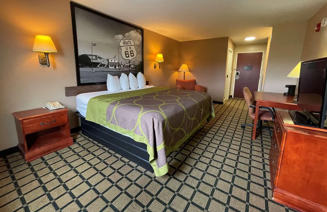 Super 8 By Wyndham Rolla-1