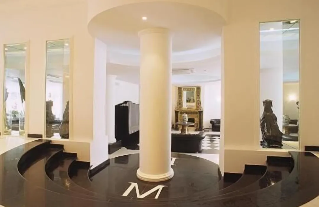 M Glamour Hotel-1