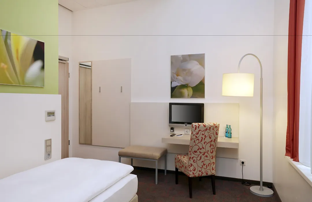 H+ Hotel München-1
