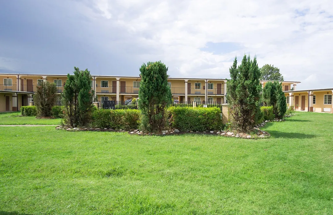 Woodridge Inn And Suites-1