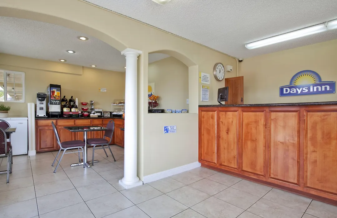 Days Inn By Wyndham Turlock-1