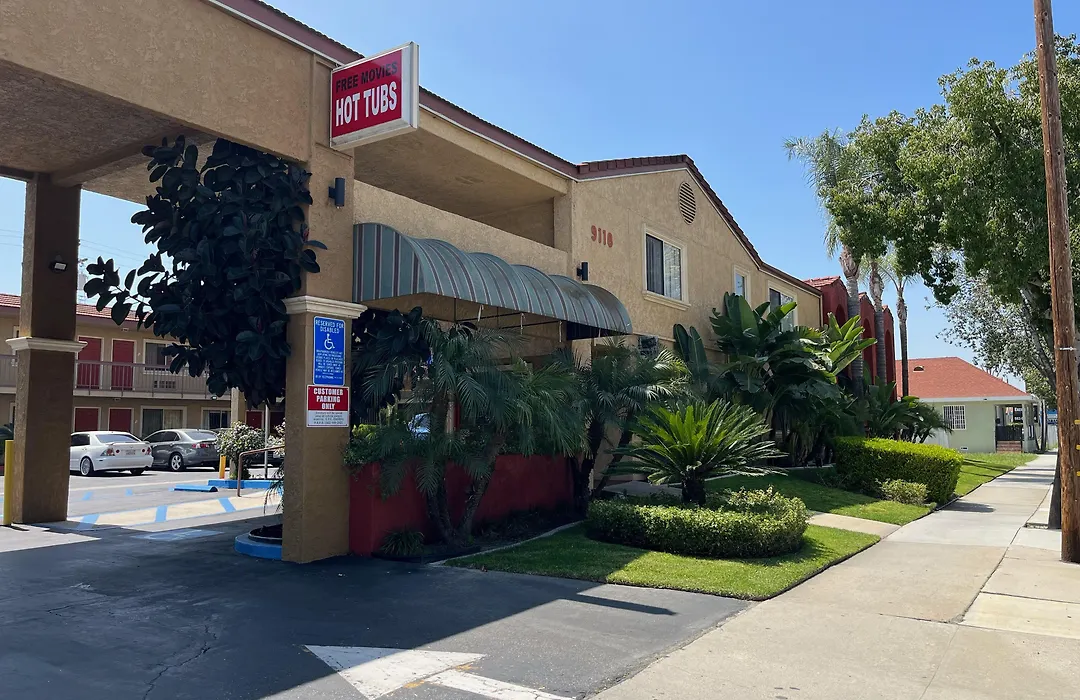 Rivera Inn & Suites Motel-1