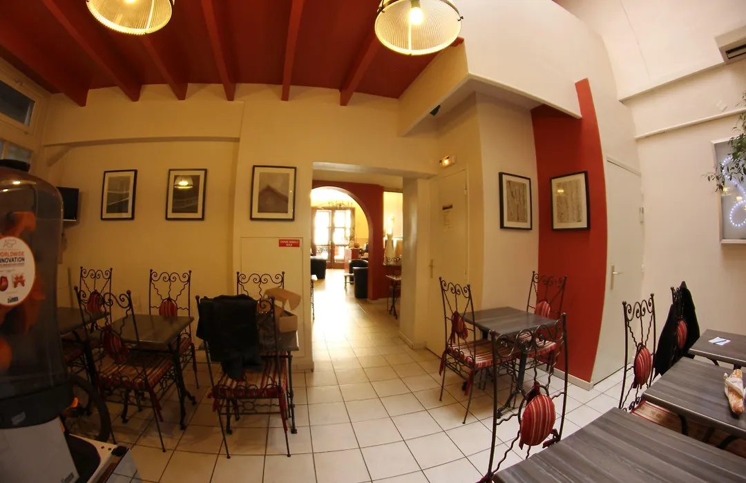 Hôtel Des Arts, Artisanal et Indépendant-1