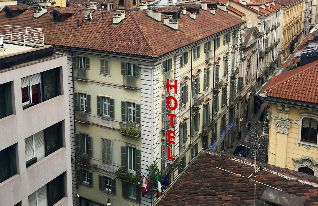 Le Petit Hotel-1