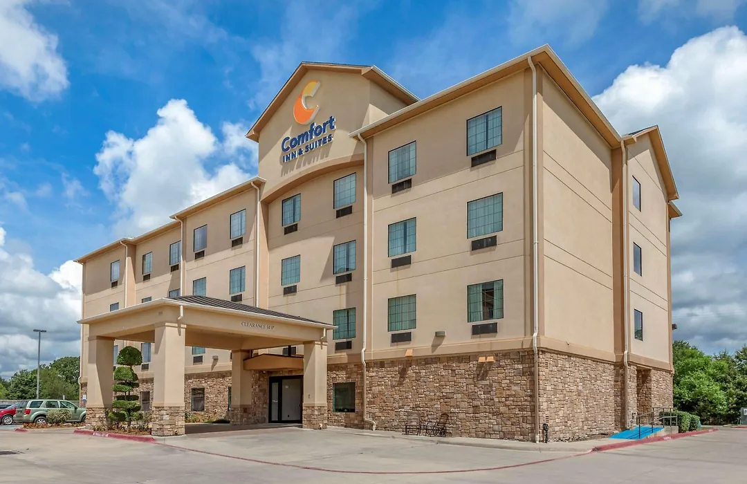 Comfort Inn & Suites Paris-1