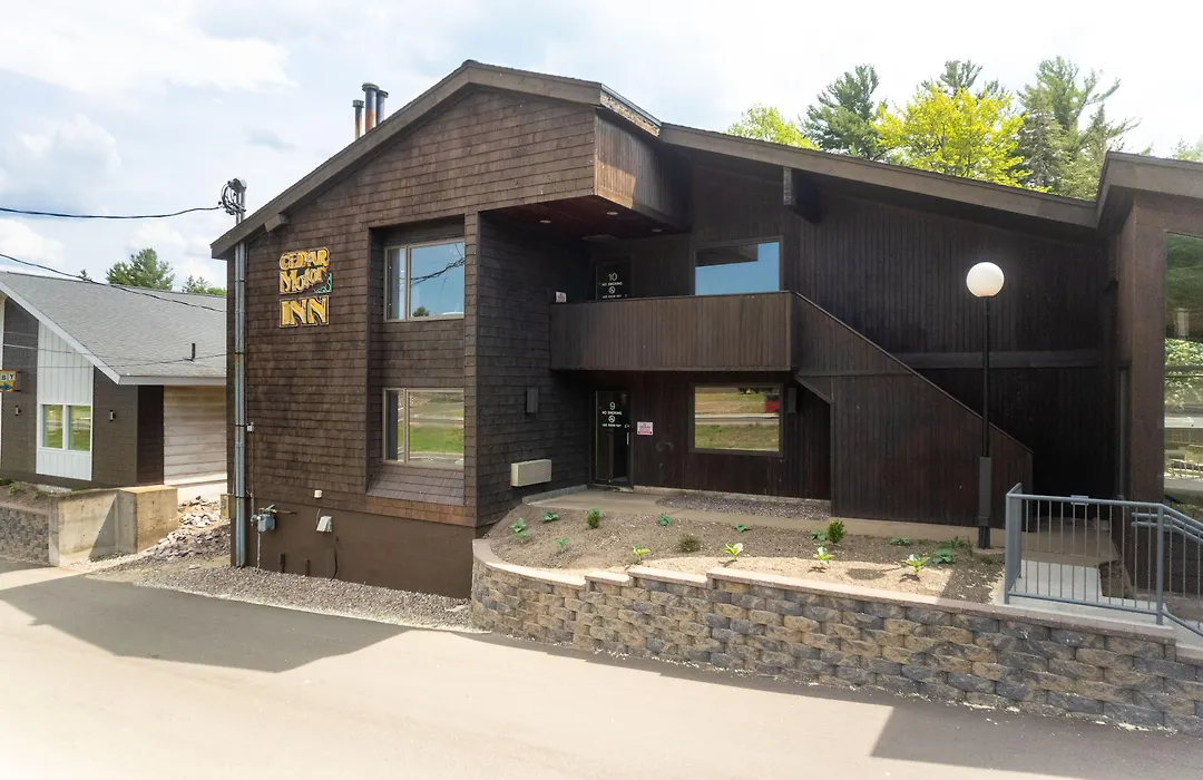 Cedar Motor Inn-1