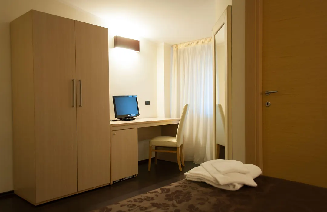 Hotel Sogni D'Oro Airport-1