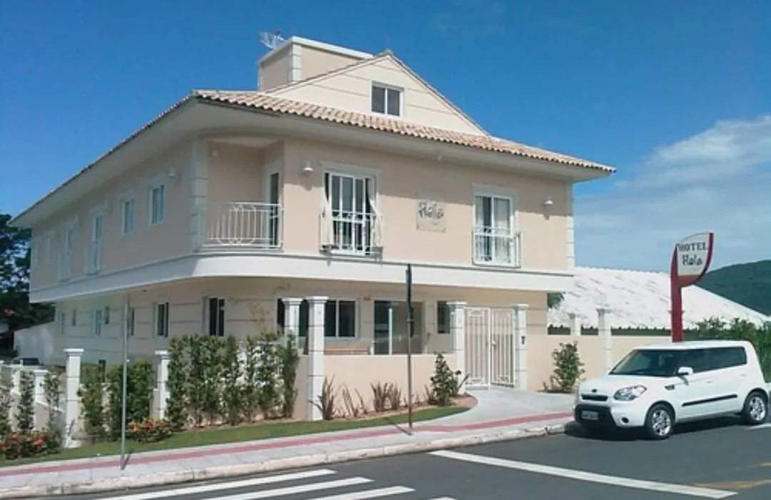 Hotel Hola-1