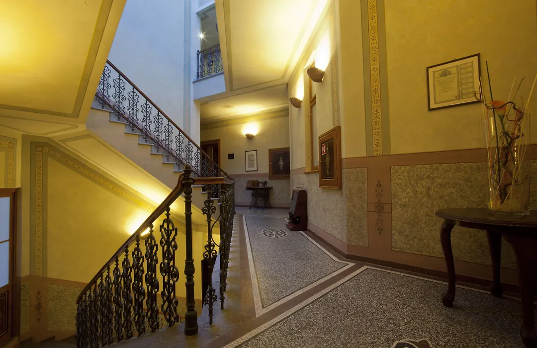 Deminka Palace-1