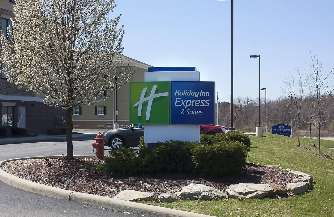 Holiday Inn Express & Suites Youngstown West I 80, An Ihg Hotel-1